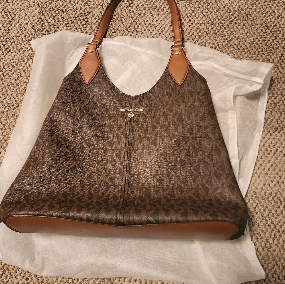 Michael Kors Expandable Zipper Side Bag